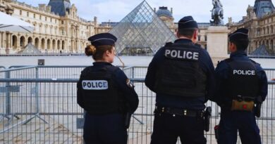 louvre paris juwelendiebstahl zwei festnahmen