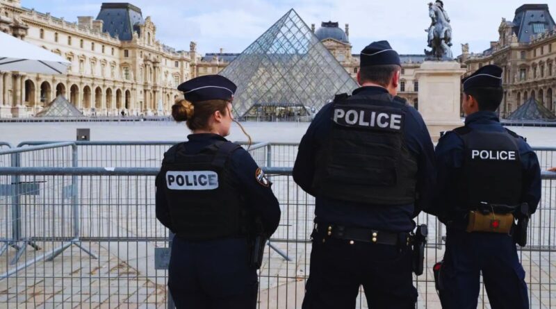 louvre paris juwelendiebstahl zwei festnahmen