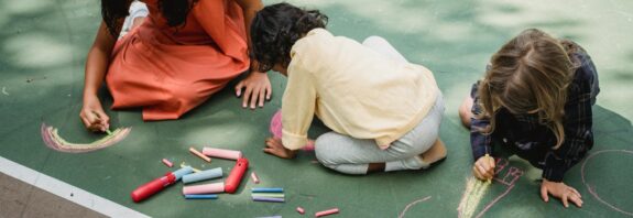Kreative Spiele und Selbstausdruck bei Kindern