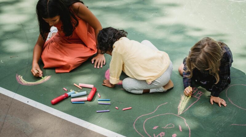 Kreative Spiele und Selbstausdruck bei Kindern